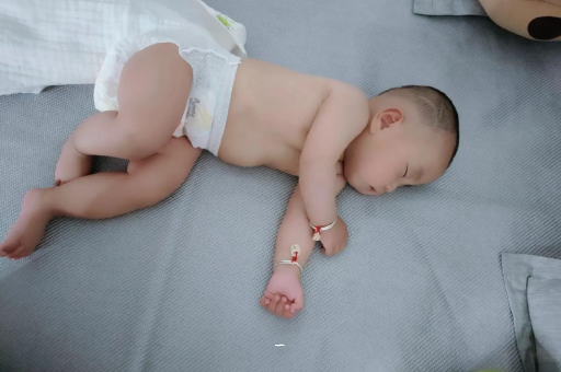 宁波宝宝肠胀气的症状